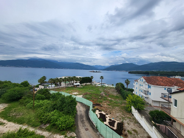 Zu verkaufen: 24m² große Wohnung mit Meerblick an der Küste der Bucht von Kotor.